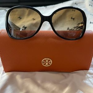 Tory Burch sunnies 🥰